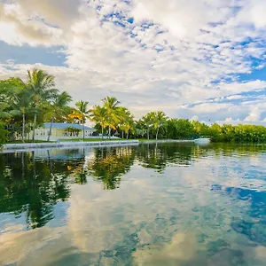 Hotel Coconut Mallory And Marina